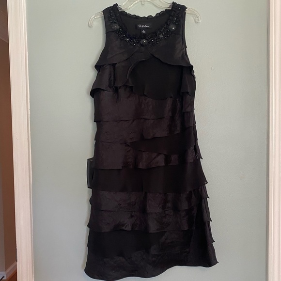 Black ruffle dress - Picture 1 of 3